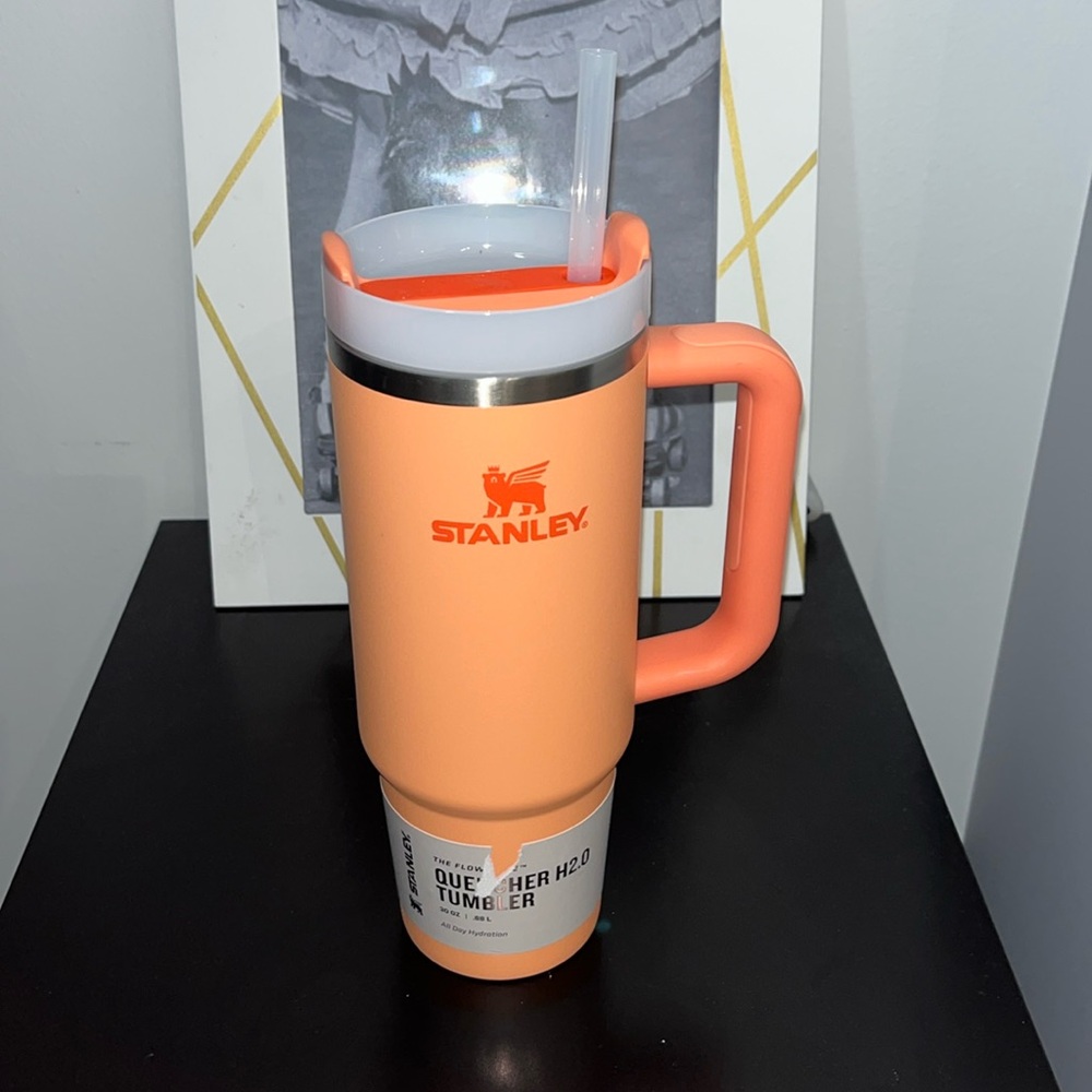 Stanley Cup Limited Edition 40oz Quencher Flowstate orange